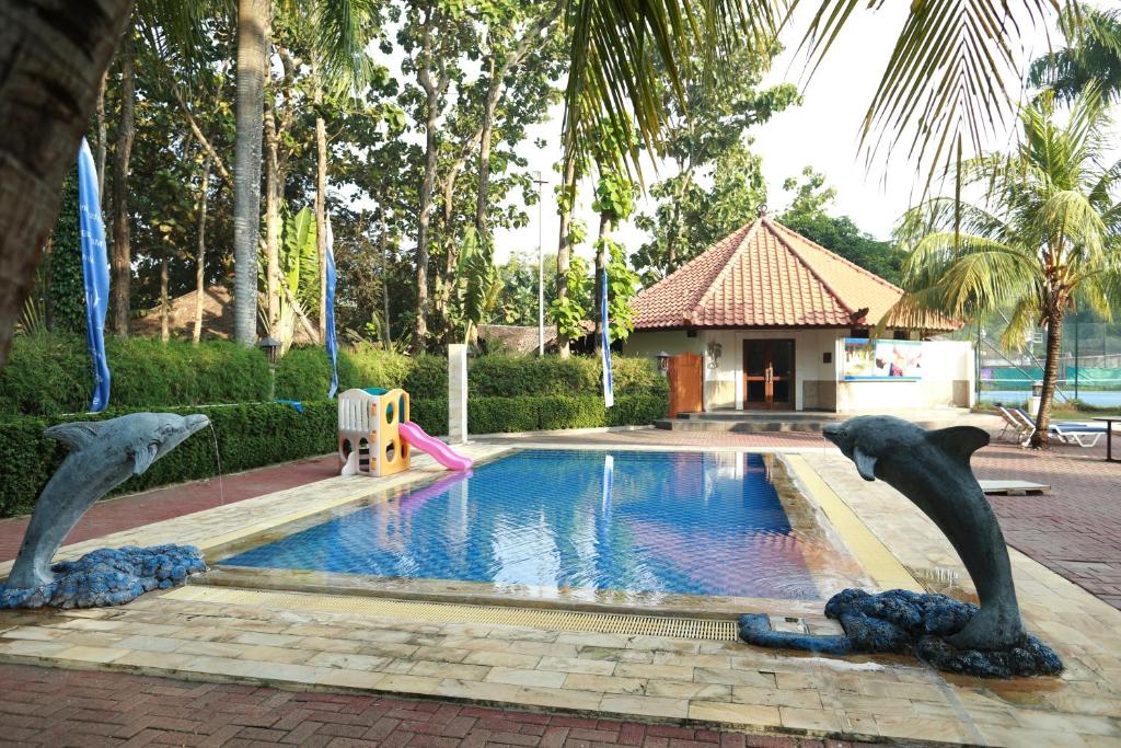 Bazén v ubytování Sanghyang Indah Spa Resort nebo v jeho okolí