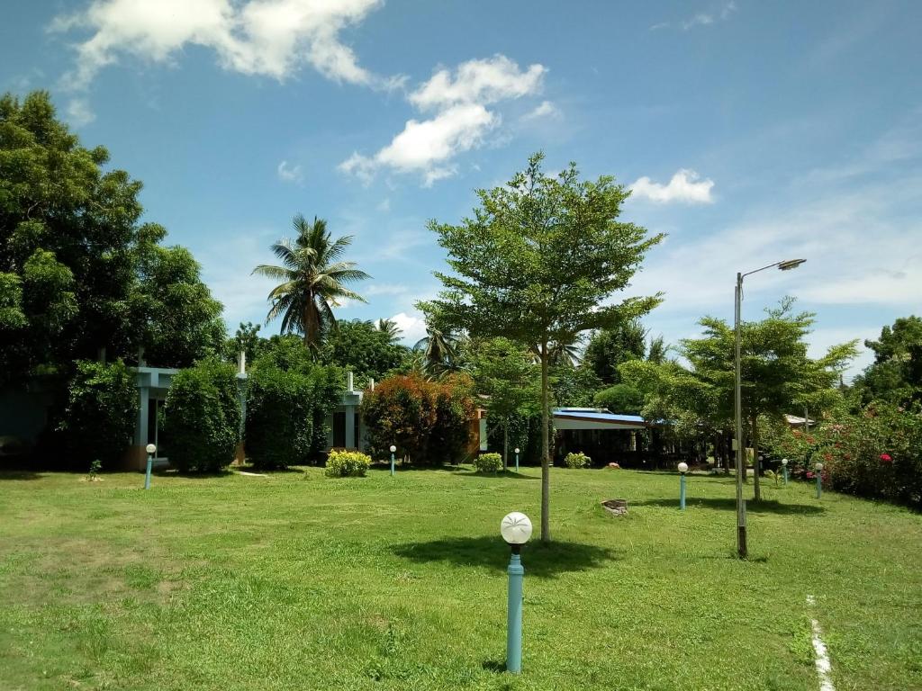 Zahrada ubytování AtMyHomeStay Bangsaphan