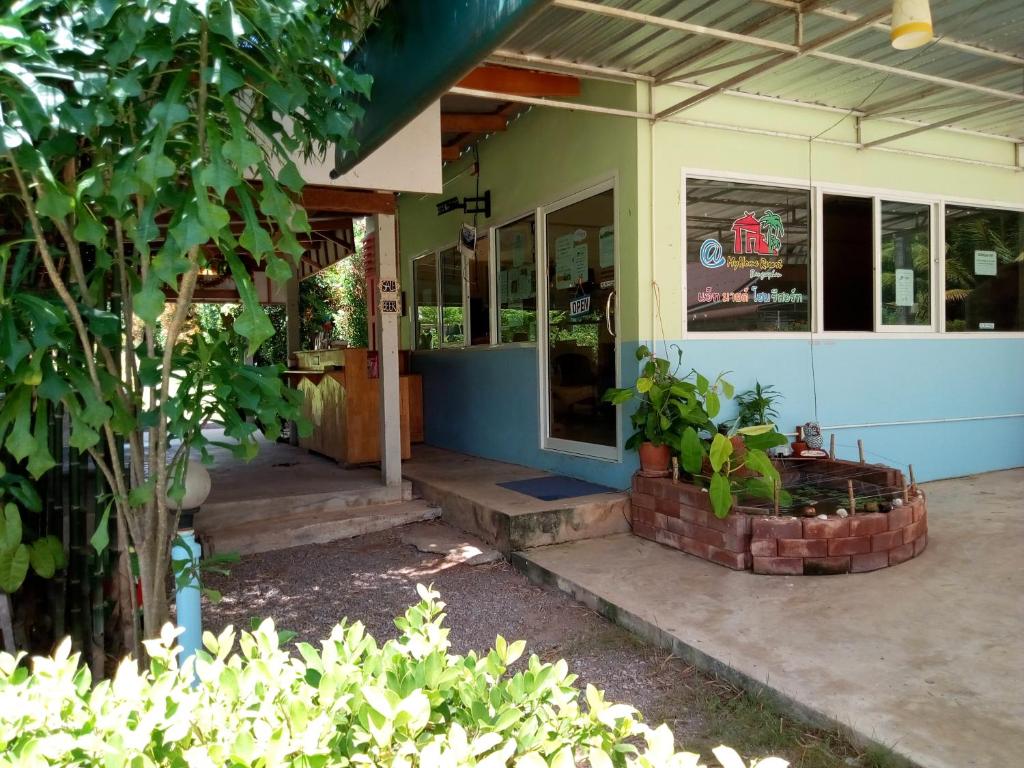 Fotografie z fotogalerie ubytování AtMyHomeStay Bangsaphan v destinaci Bang Saphan
