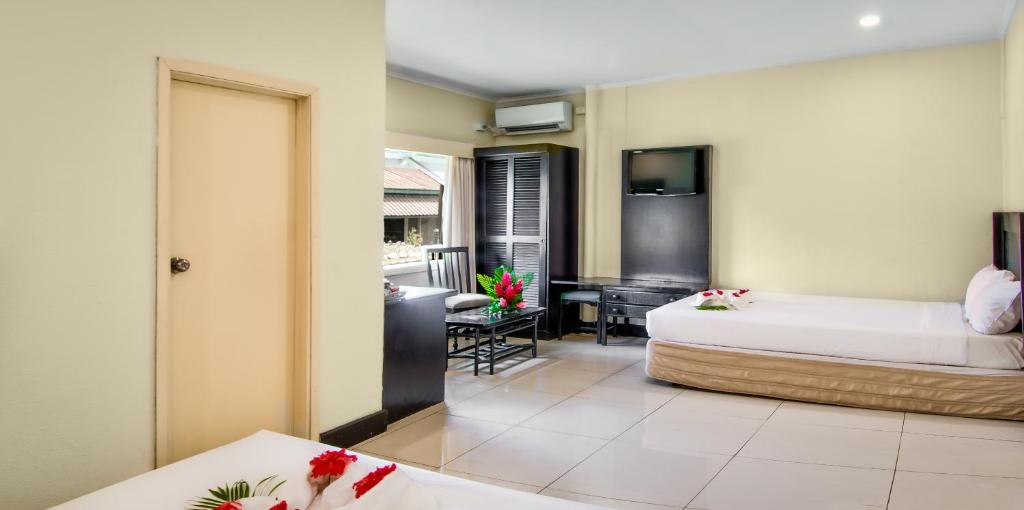 Rúm í herbergi á Tanoa Skylodge Hotel