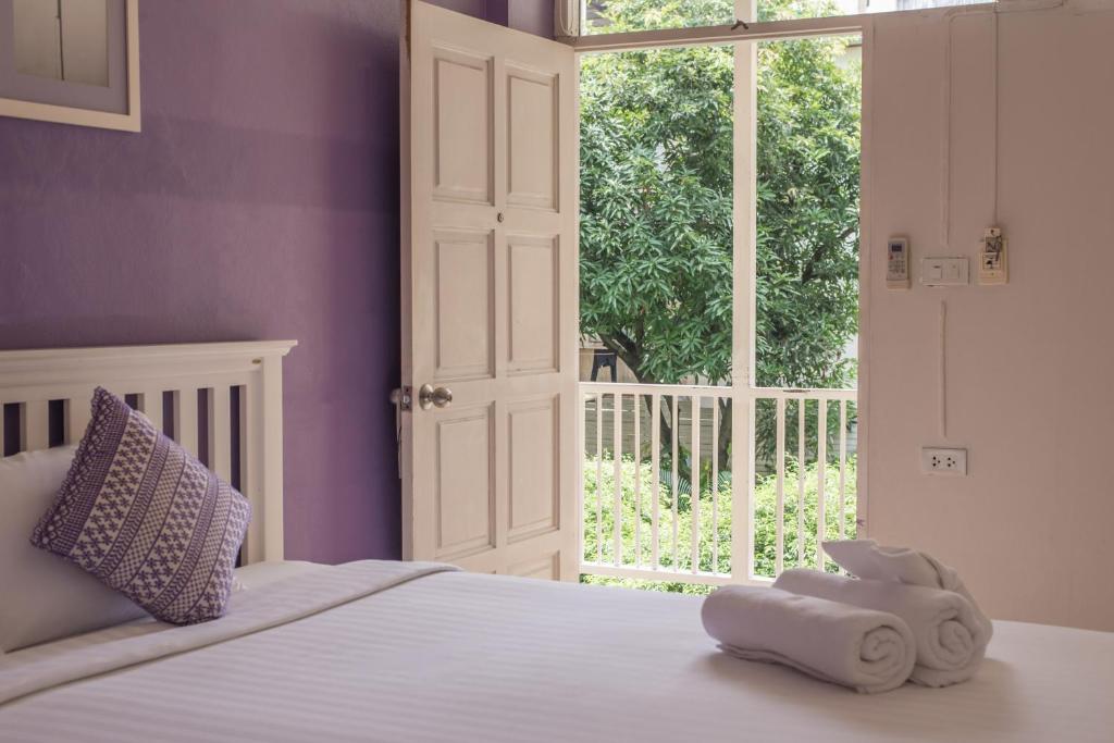 Feung Nakorn Balcony Rooms and Cafe - Habitación De Doble O Gemela De Lujo