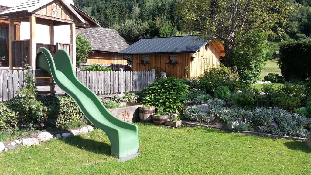 A garden outside Appartements Fritz Sagmeister
