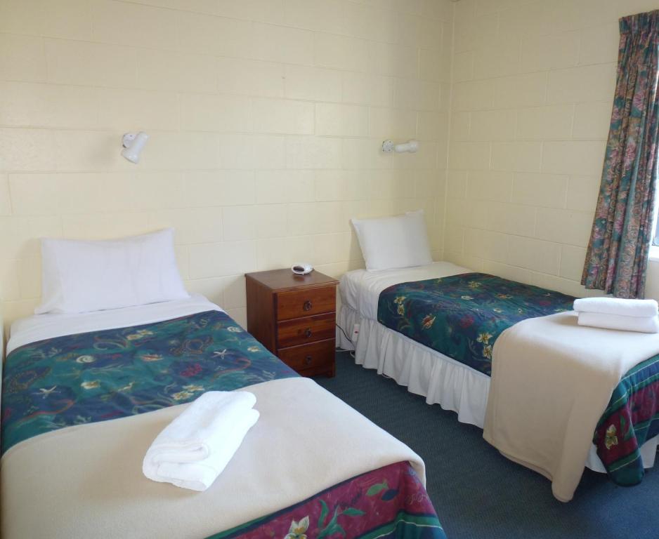 Postel nebo postele na pokoji v ubytování Lakeside Motel