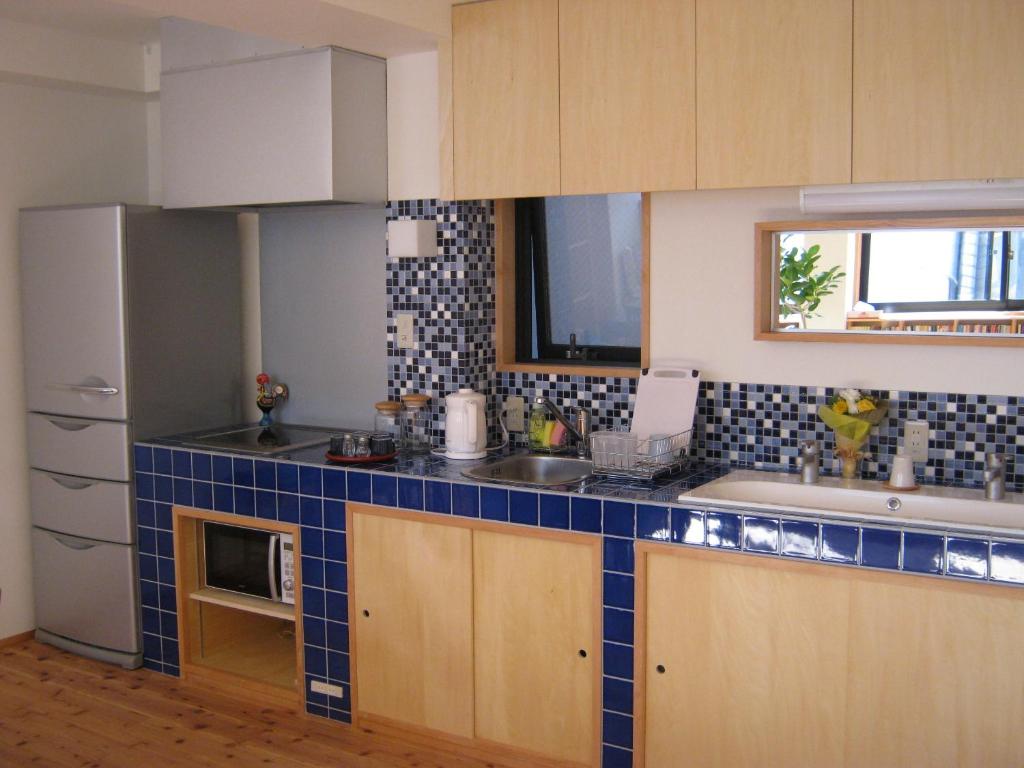 Kuchyň nebo kuchyňský kout v ubytování Guesthouse Hyakumanben Cross
