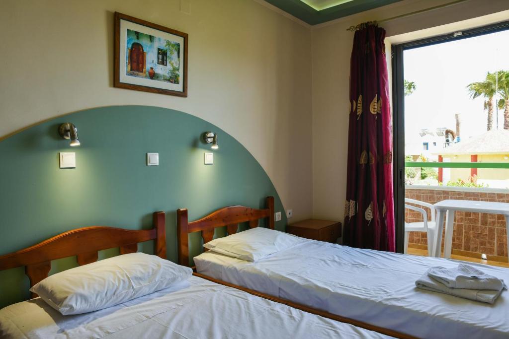 Postel nebo postele na pokoji v ubytování Chrysoula Hotel