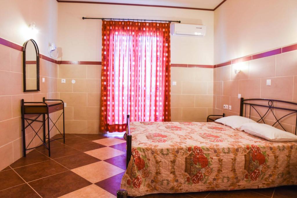 Postel nebo postele na pokoji v ubytování Chrysoula Hotel