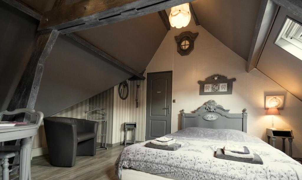 Aux Petits Bonheurs - Double Room With Private Bathroom