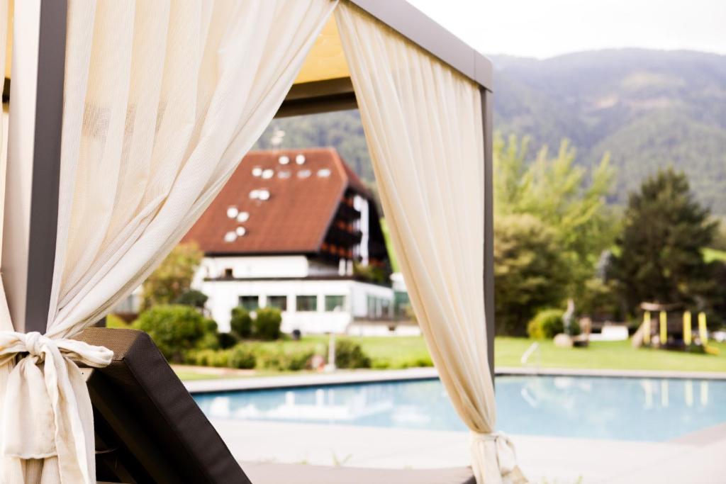 Bazén v ubytování Royal Hotel Hinterhuber nebo v jeho okolí