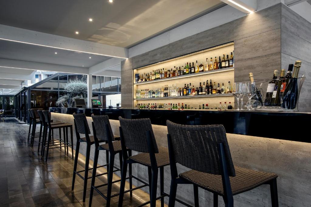 Hol lub bar w obiekcie Ergife Palace Hotel