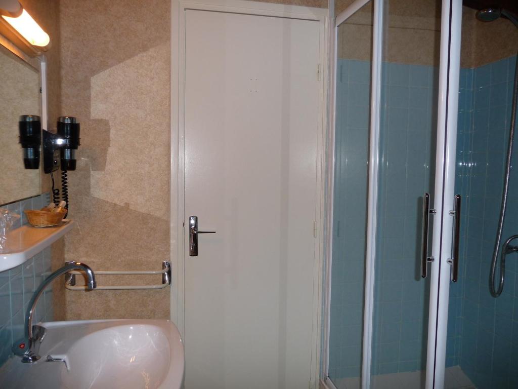 Koupelna v ubytování Hôtel L'Amoulat