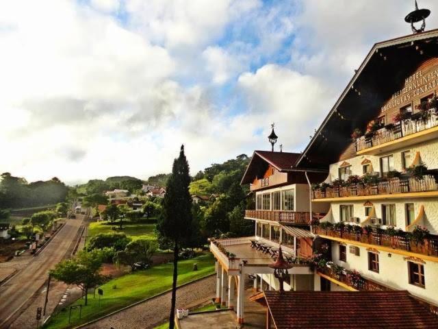 a building with balconies on the side of it at Hotel 13 Linden in Treze Tílias