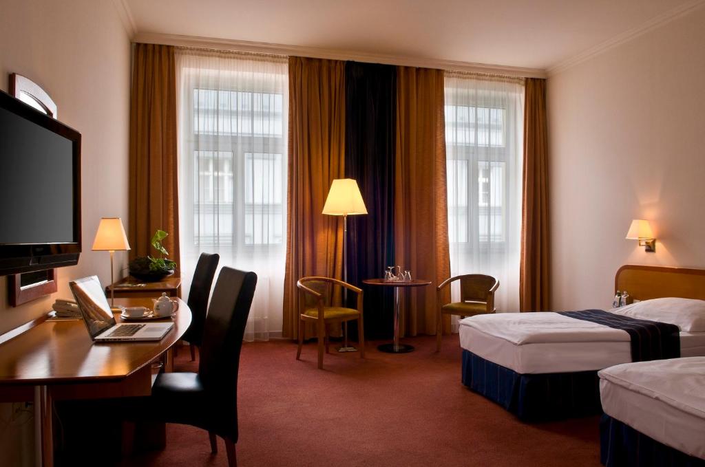 TV a/nebo společenská místnost v ubytování Imperial Hotel Ostrava