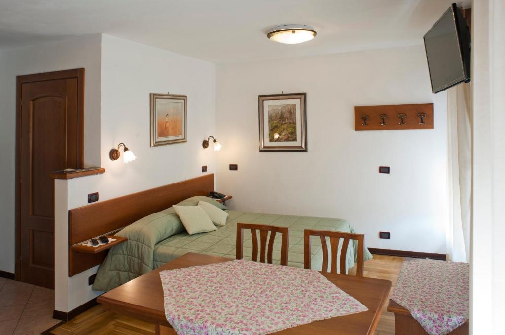 TV a/nebo společenská místnost v ubytování Albergo Castello da Bonino