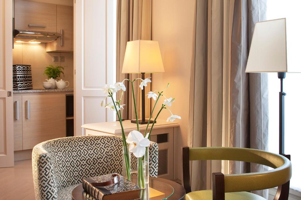 Hôtel De l'Arcade - Resim 15