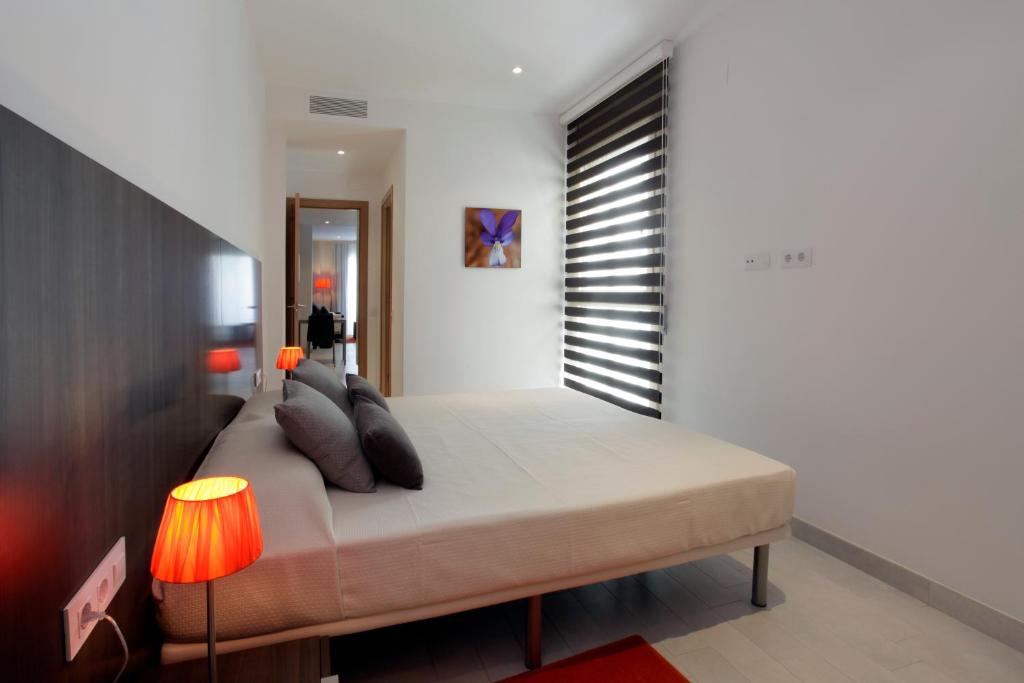 Posteľ alebo postele v izbe v ubytovaní Fisa Rentals Les Corts Apartments
