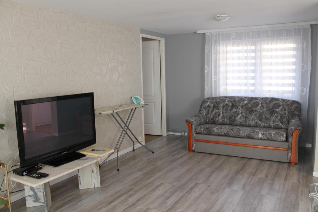 TV a/nebo společenská místnost v ubytování Apartament u Marzenki