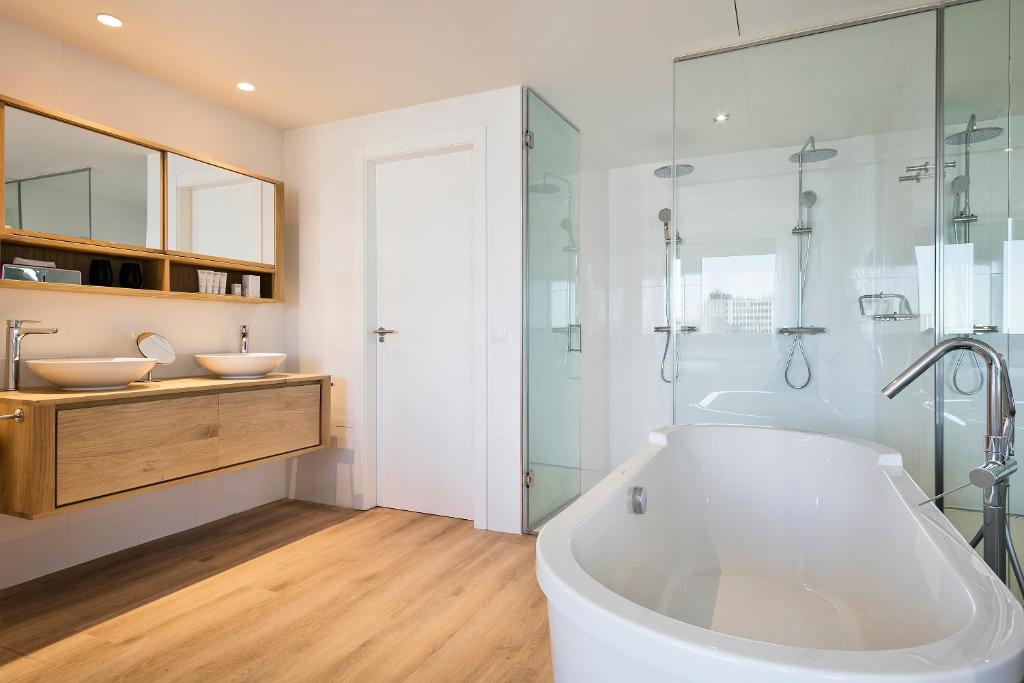 A bathroom at Melia Madrid Princesa