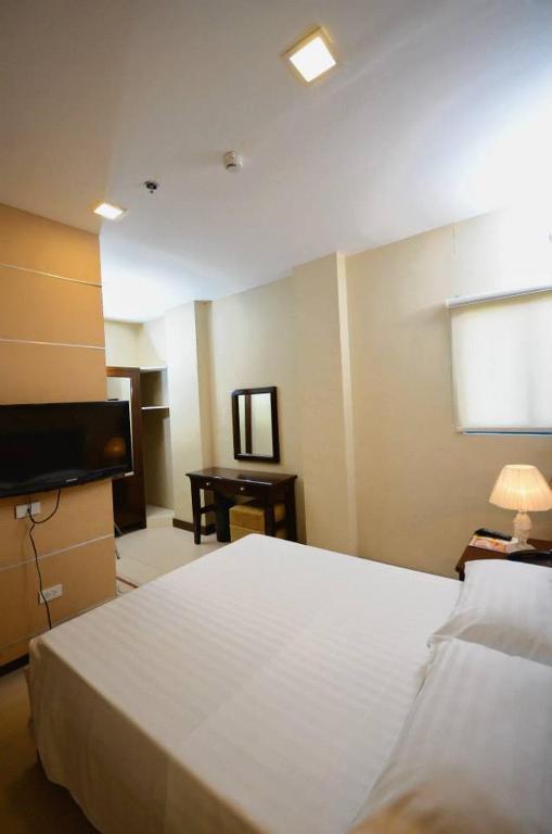 Postel nebo postele na pokoji v ubytování Hotel Formosa Daet