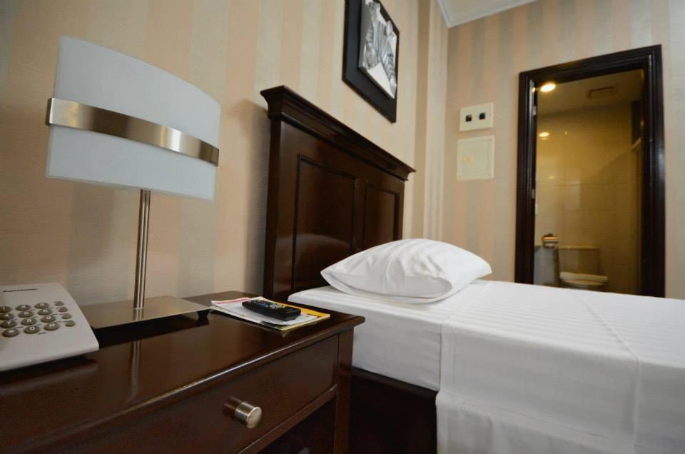 Postel nebo postele na pokoji v ubytování Hotel Formosa Daet