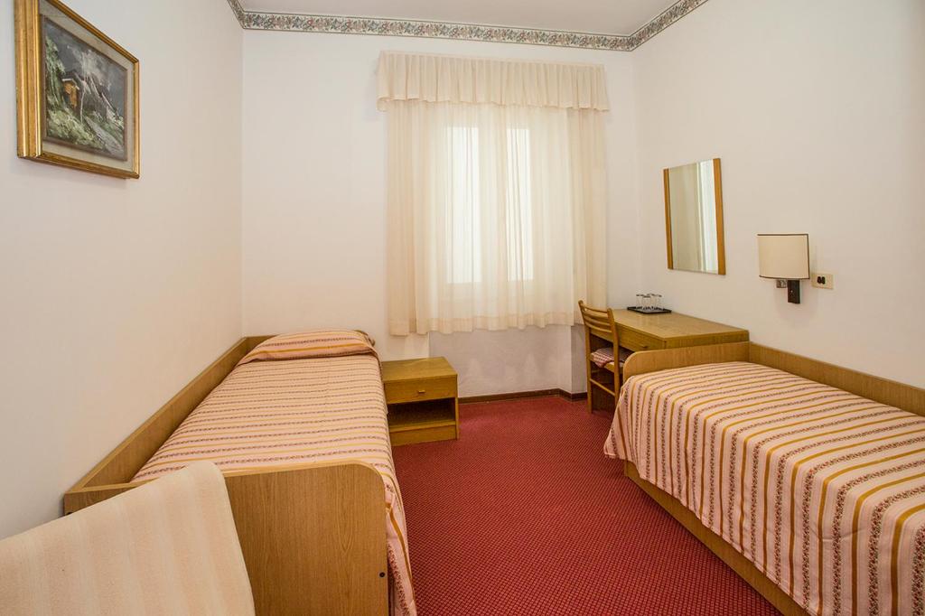 Postel nebo postele na pokoji v ubytování Hotel Lido
