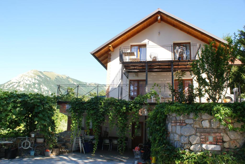 Nespecifikovaný výhled na hory nebo výhled na hory při pohledu z apartmánu