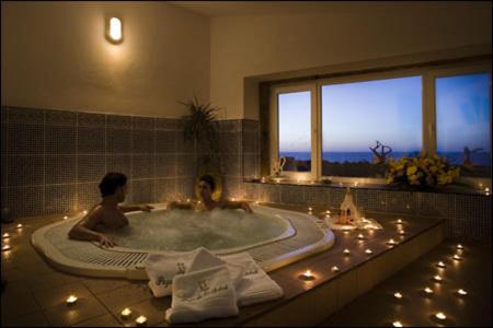 two children in a tub in a bathroom with lights at Balneario Pozo de la Salud in Sabinosa