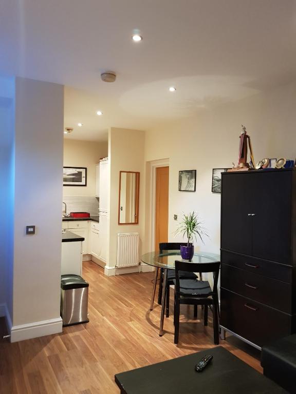 Twickenham Apartment