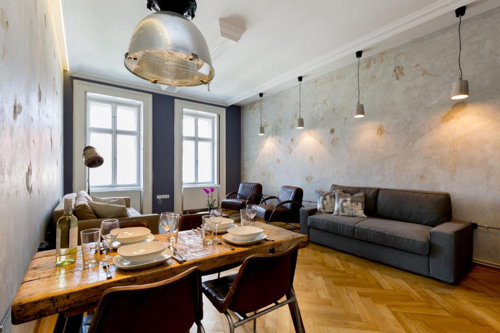 Designer Dream Home In The Absolute Center 1052 Budapest, 4 Szervita tér kép - 1