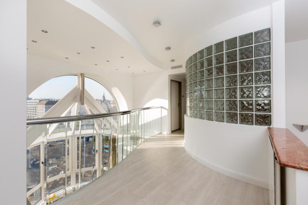Kép Panorama Dream Home w 3BDR, AC, Garage szállásáról Budapesten a galériában
