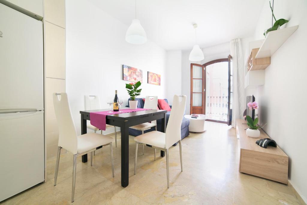 A seating area at Apartamentos Salamanca