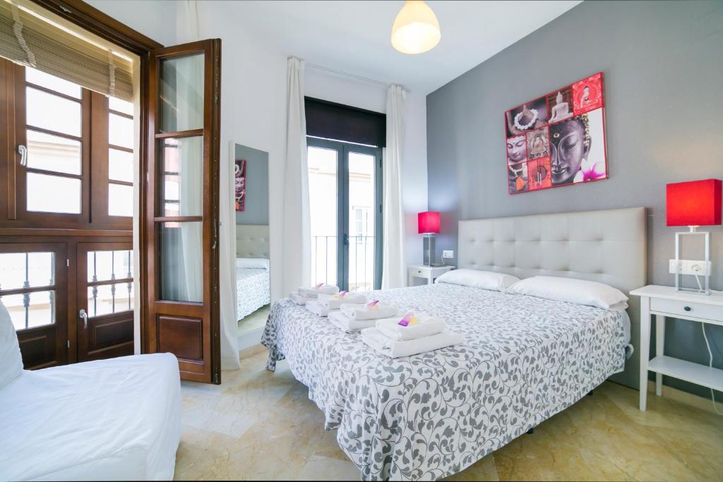 A bed or beds in a room at Apartamentos Salamanca