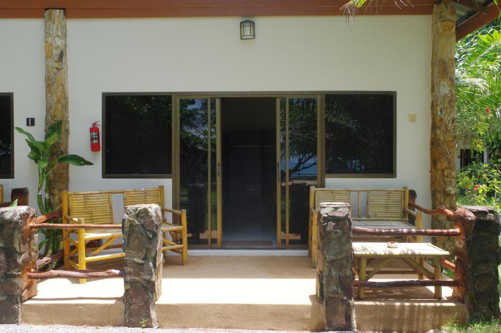 Thai House Beach Resort - 2