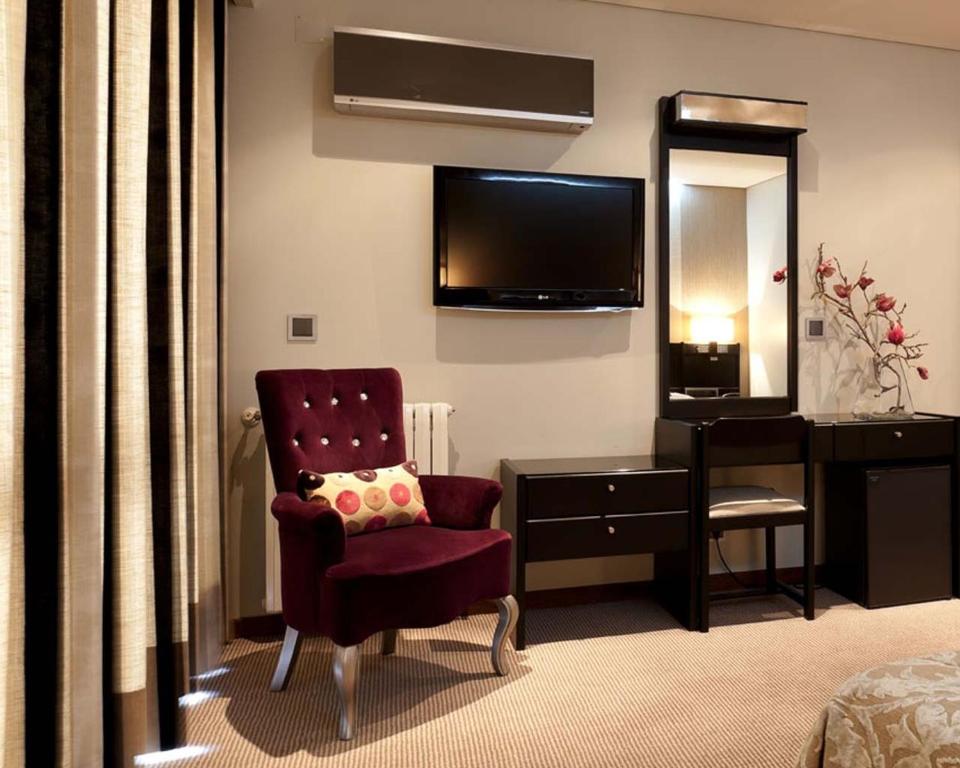 TV a/nebo společenská místnost v ubytování Cardal Hotel