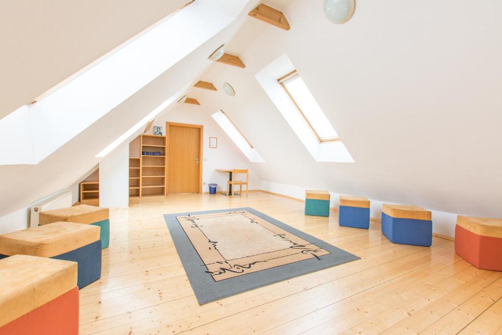 Posezení v ubytování Jugendgästehaus Ulrichsberg