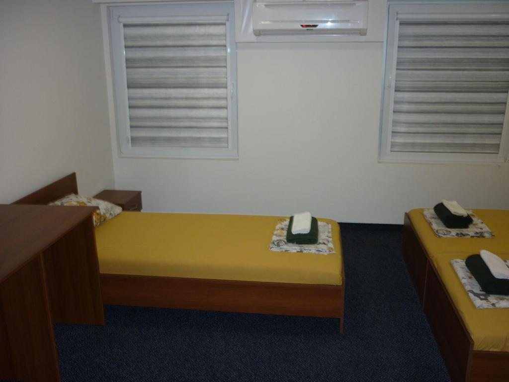 Postel nebo postele na pokoji v ubytování YALTA guesthouse