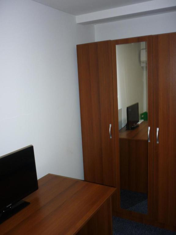 TV a/nebo společenská místnost v ubytování YALTA guesthouse