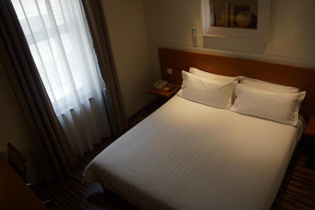 Postel nebo postele na pokoji v ubytování Goldmet Inn South Loop armed, Datong