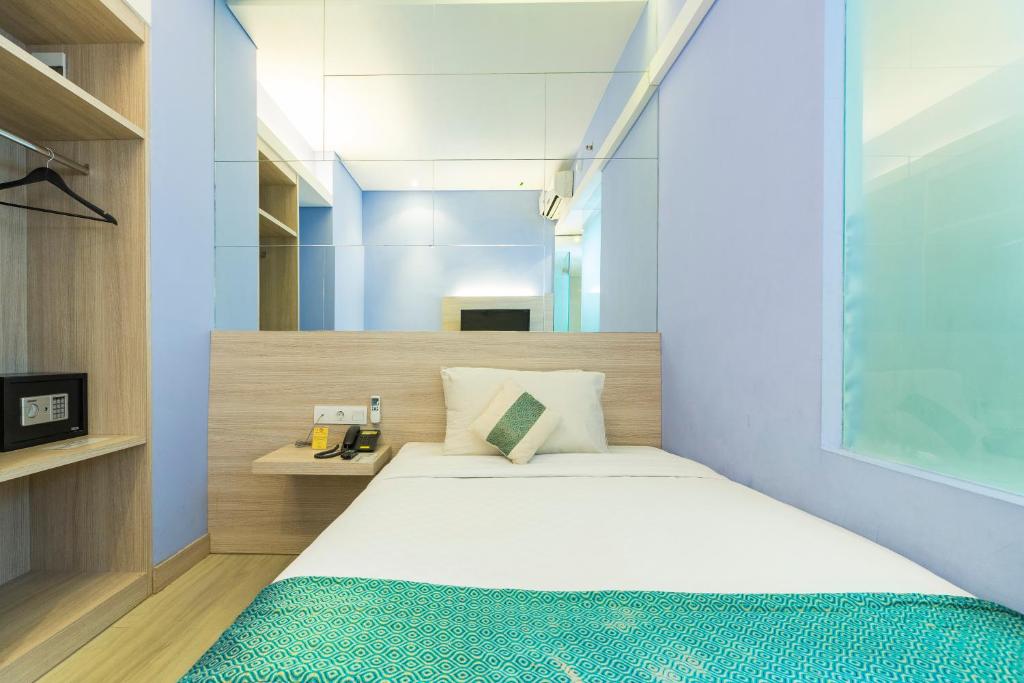 Postel nebo postele na pokoji v ubytování Royal City Hotel Jakarta