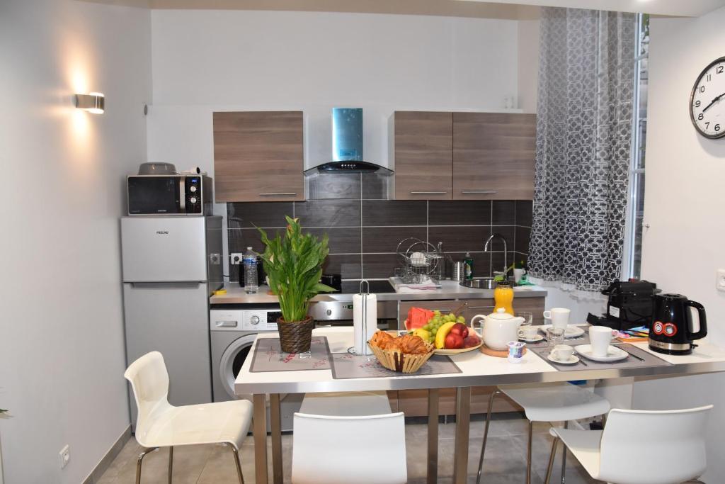 Dapur atau dapur kecil di duplex saint Bazille