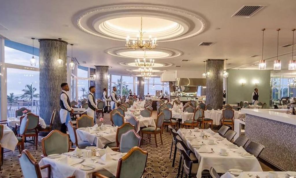 Restaurace v ubytování Blue Waters Hotel