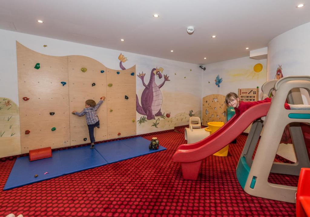 Dětský klub v ubytování Hotel Almschlössl & Schrotteralm