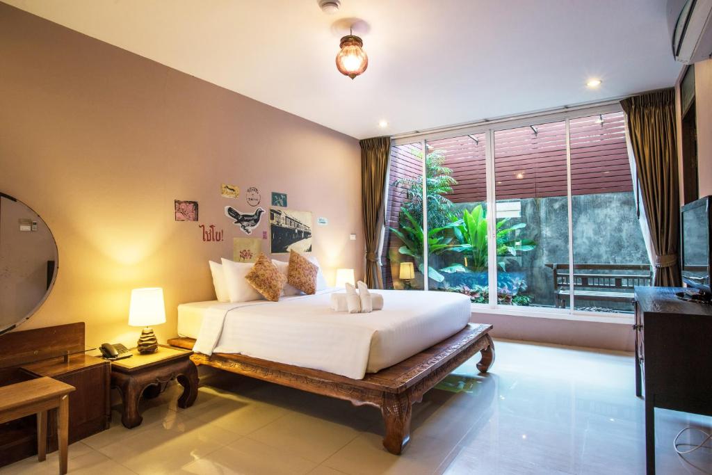 Feung Nakorn Balcony Rooms and Cafe - Resim 35