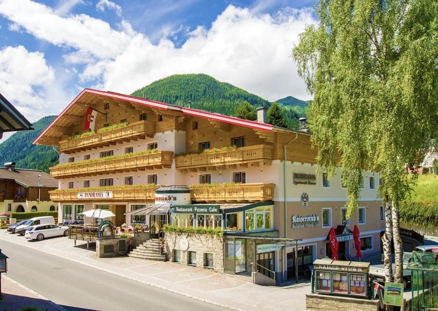 Nespecifikovaný výhled na hory nebo výhled na hory při pohledu z aparthotelu
