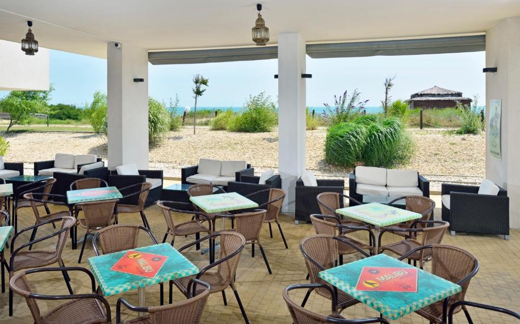 A restaurant or other place to eat at Sol Luna Bay All Inclusive