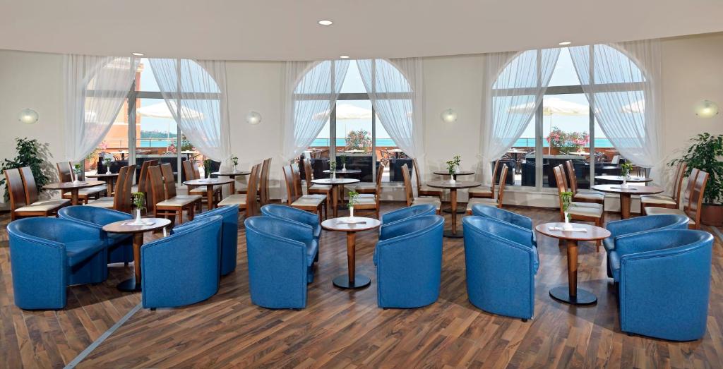 A seating area at Sol Luna Bay All Inclusive