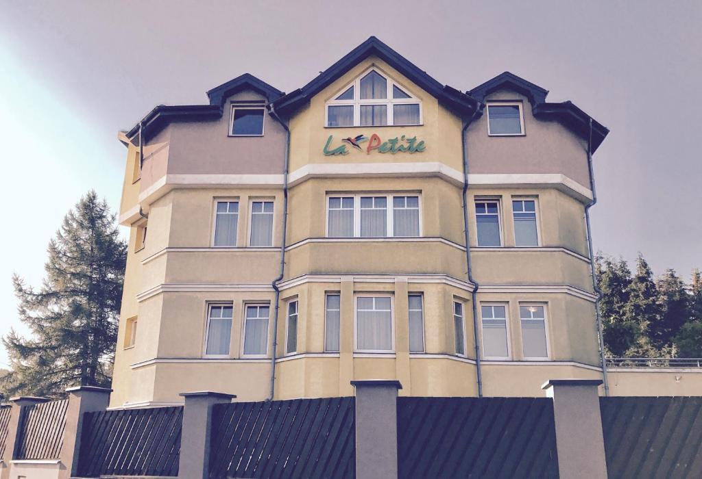 La Petite APARTMENTS & ROOMS - Resim 17