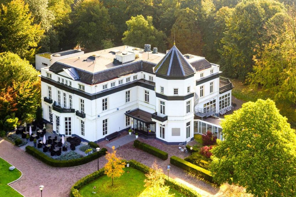 an aerial view of a large white house at Fletcher Hotel Landgoed Avegoor in Ellecom