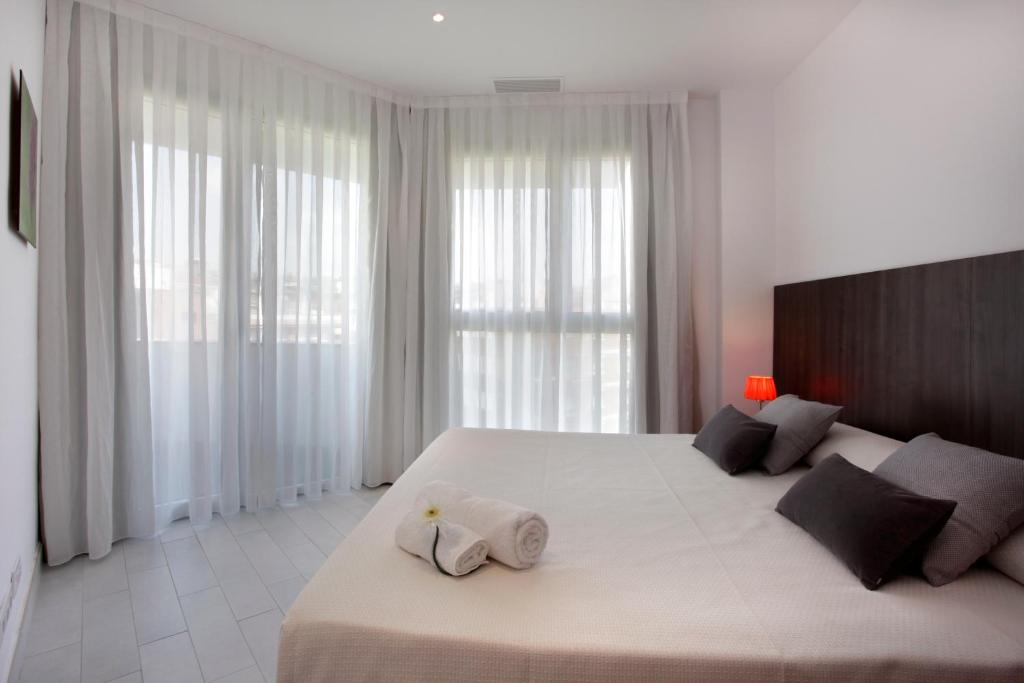 Posteľ alebo postele v izbe v ubytovaní Fisa Rentals Les Corts Apartments