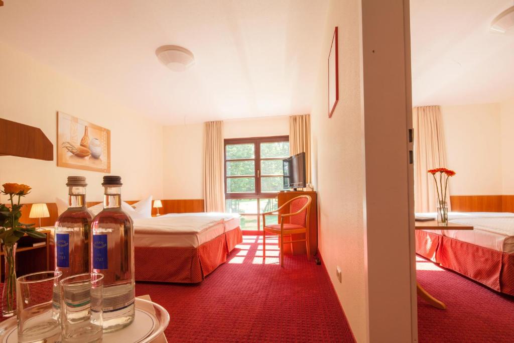 Postel nebo postele na pokoji v ubytování Kim Hotel Im Park