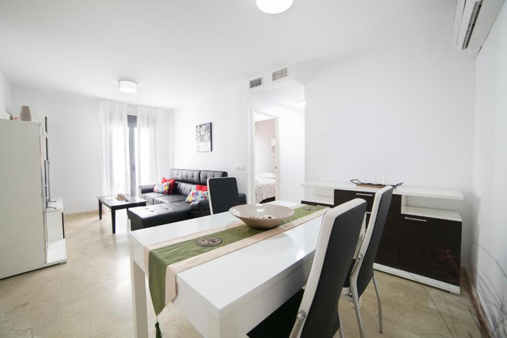 A seating area at Apartamentos Salamanca